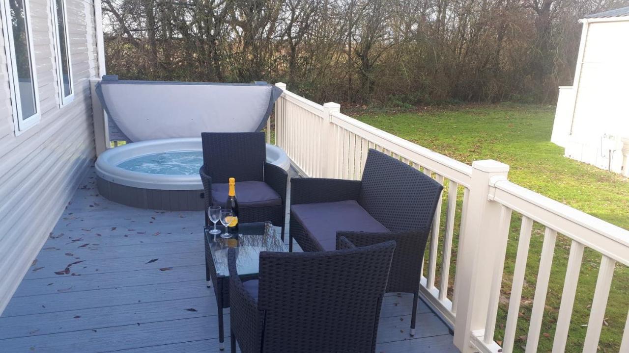 Ksr Hot Tub Holiday Home At Tattershall Lakes Kültér fotó